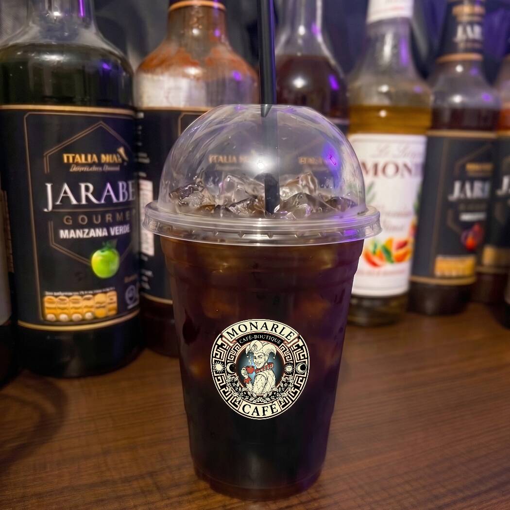Café Negro en las Rocas