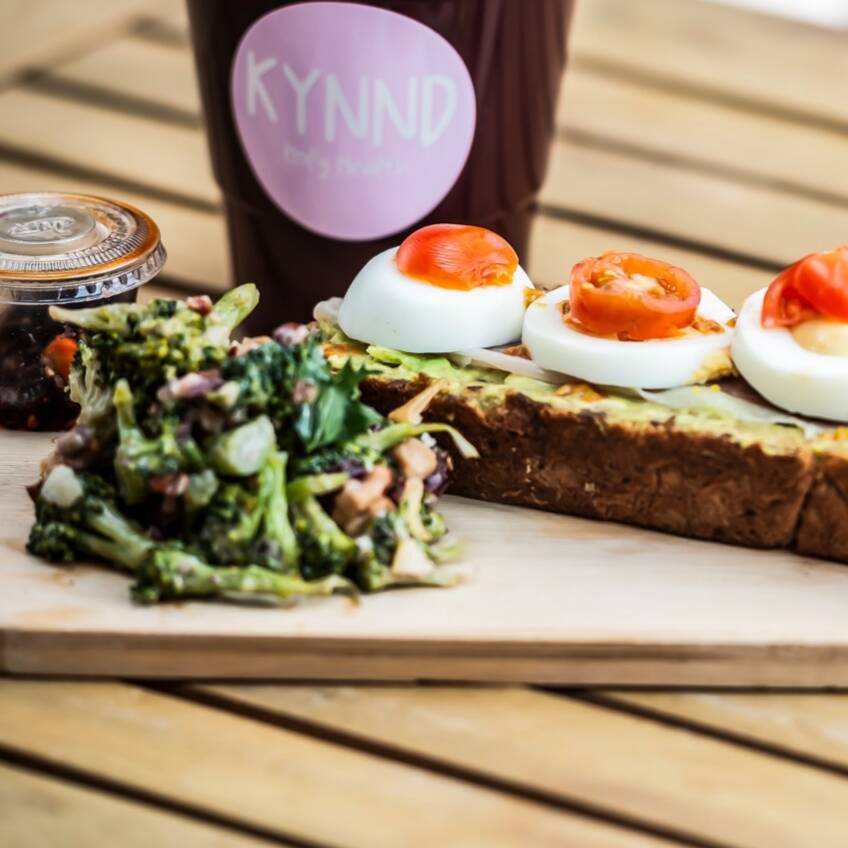 Avocado Toast y Ensalada