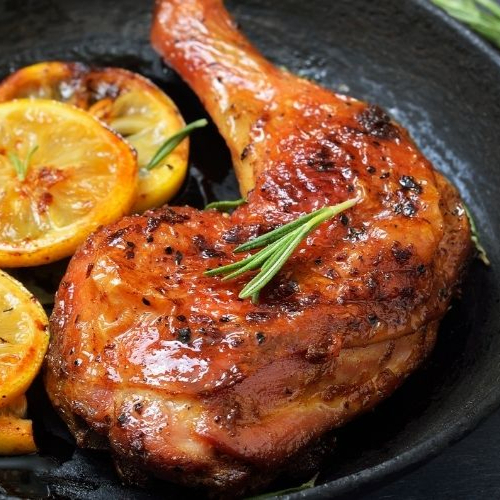 300g de coxa e sobrecoxa, acompanha mini batata defumada.