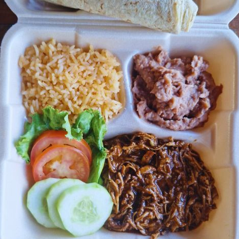 Platillo de Mole con Pollo, Arroz y Frijoles