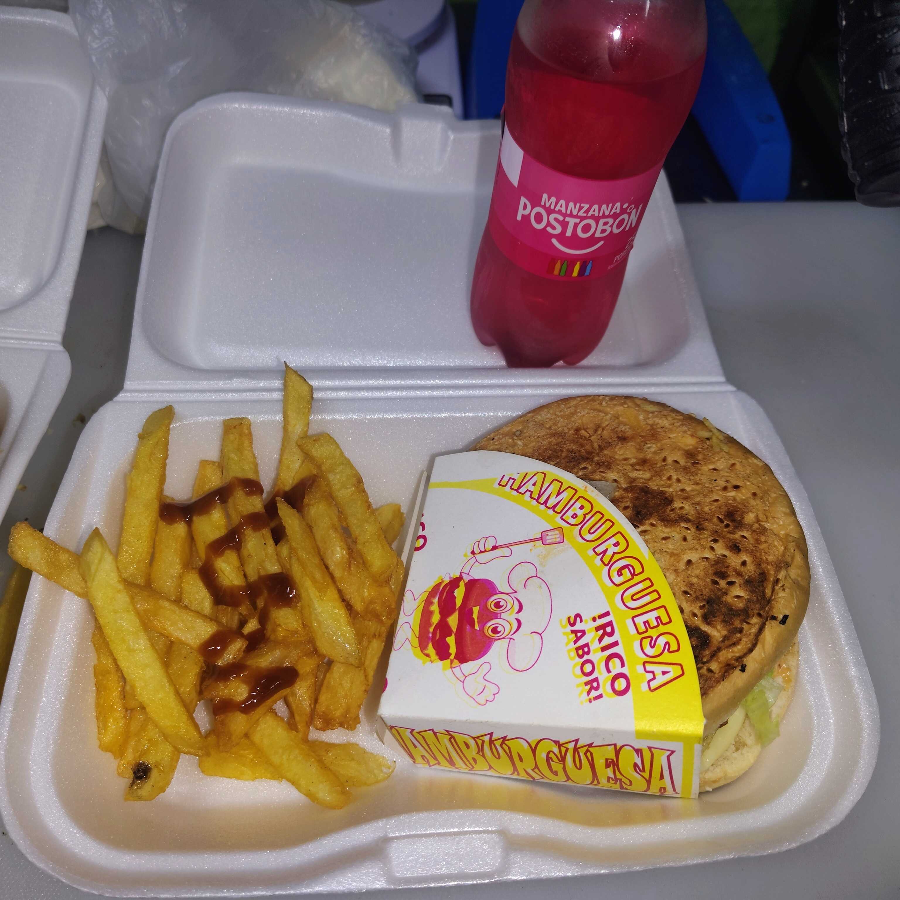 Hamburguesa Sencilla de Carne Papas Gaseosa 250ml
