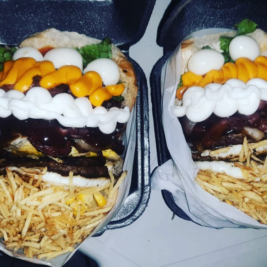 pão,4carne,3ovos,milho,ervilha,cebola ao shoyu,alface,cheddar,catupiry, ovo de codorna,barbecue,Molhos,batata palha