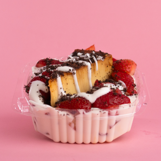 Flan Napolitano con Fresas con Crema