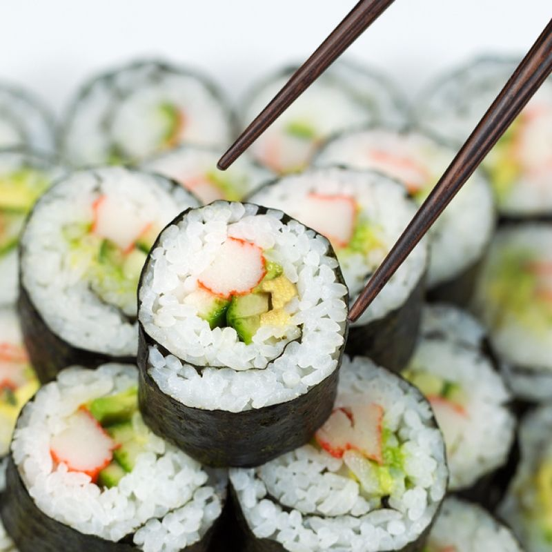 COMBO MAKI, PLATANOS TEMPURA, BEBIDA