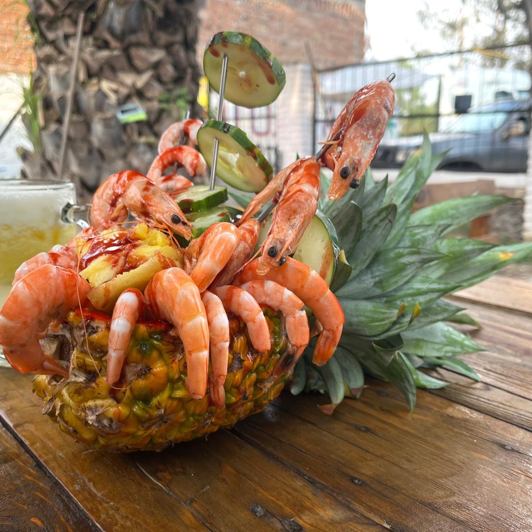 Piña Tropical (Acompañada de Camarones)