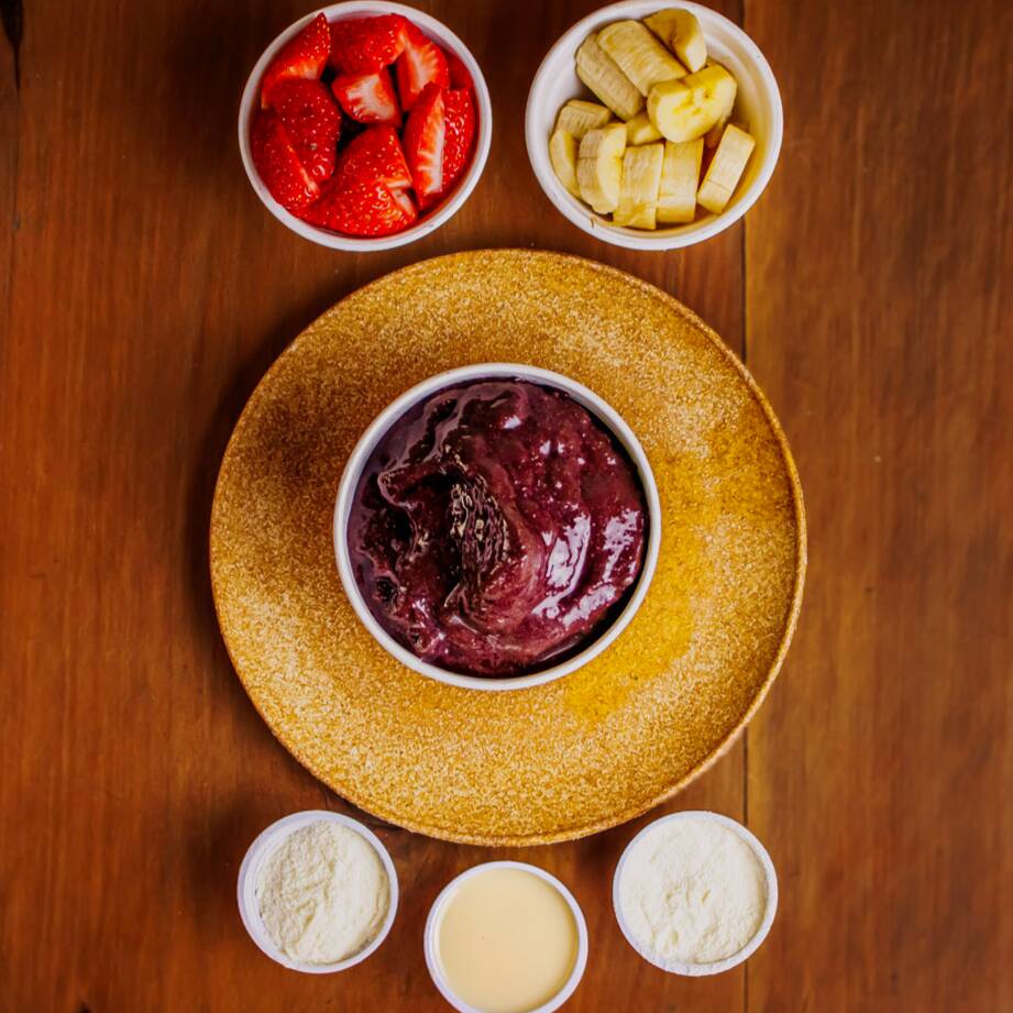 Açaí natural com duas camadas de leite em pó e leite condensado + banana fatiada! O mais pedido!
obs: enviamos leite condensado e leite em pó a parte para melhor experiencia.
Seo: Açaí, açaí bowl, açaí na tigela, açaí cremoso, açaí gelado, açaí puro, açaí fresco, açaí natural, açaí delicioso, açaí energético, açaí saúde, açaí fitness, açaí gourmet, açaí premium, leite Ninho, leite em pó, dupla camada, Ninho cremoso, leite condensado, Leite Moça, banana fresca, banana picada, açaí com Ninho, açaí com leite condensado, açaí com banana, combinação perfeita, açaí favorito, açaí irresistível, açaí top, açaí refrescante, açaí para viagem, açaí entrega, pedir açaí, açaí promoção, açaí desconto, cupom açaí, oferta açaí, melhor açaí, açaí sobremesa, açaí lanche, açaí pós treino, açaí verão, açaí refrescar, açaí com adicionais, açaí personalizado, super açaí, energia extra, explosão de sabor, sabor incrível, doçura na medida, cremosidade extra, açaí com cobertura, delícia gelada, açaí com fruta