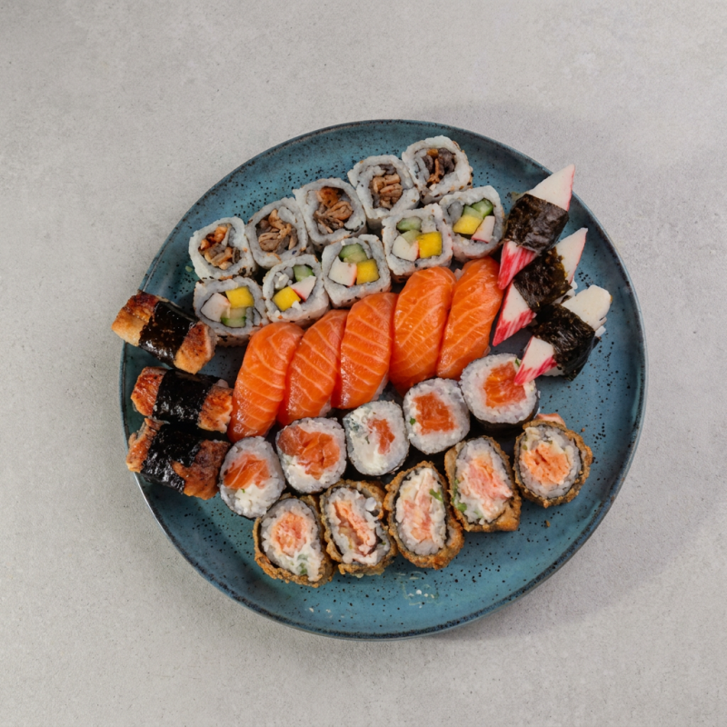 5 Niguiri de salmão
5 Niguiri de Pele
5 Niguiri de Kani
5 Maki Philadelphia
5 Uramaki de pele
5 Uramaki California
5 Hot de salmão Grelhado com Creamcheese e Cebolinha
* Não alteramos itens
* Foto Ilustrativa
* Itens Entregue Frio
tag: Jantar, a dois, promoção, japa, sushi, oriental, almoço, lanche