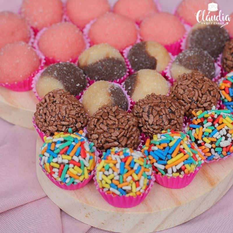 Mini brigadeiros sortidos à sua escolha!