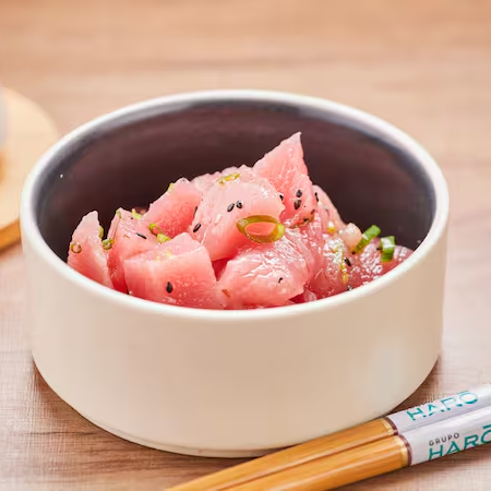 Cubos de atum cobertos de gergelim e cebolinha (200g)