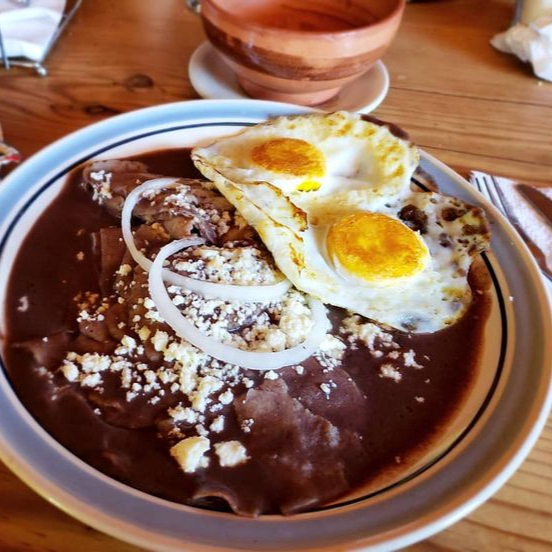 Enfrijoladas con Huevos Estrellados.