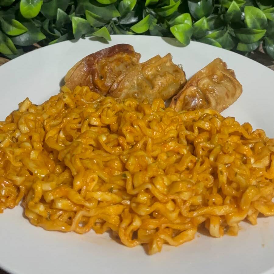 Sopa Buldak con Gyozas