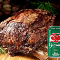 "Marmita 750ml" Costela bovina assada lentamente até ficar macia e suculenta, servida com arroz branquinho, feijão temperado, farofa crocante e Guaraná Antarctica 350 ml geladinho. Refeição completa e irresistível!