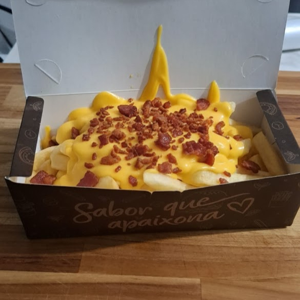 Batata Frita de aproximadamente 200g com Cheddar Melt e Bacon