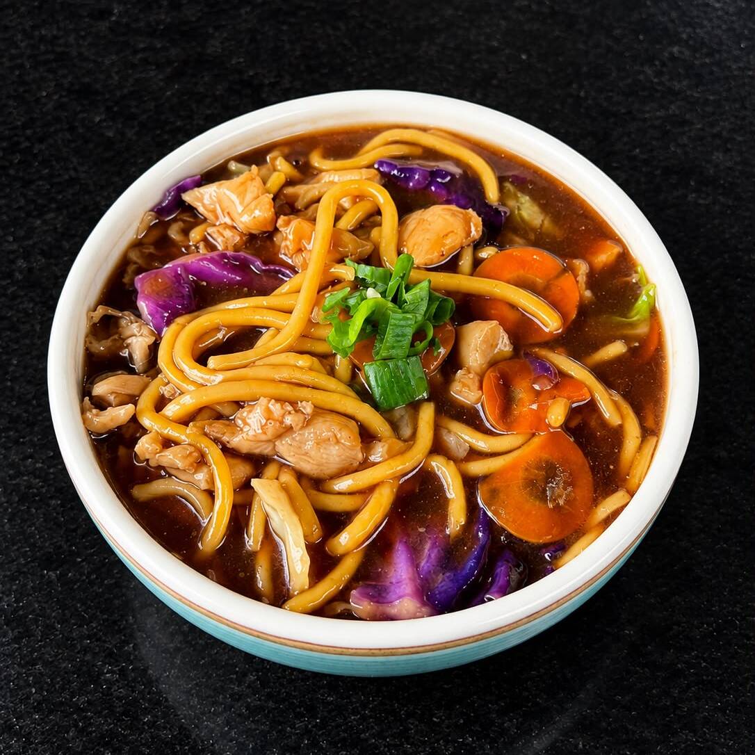 Descubra o sabor inigualável do nosso yakissoba misto de carne e frango. Cuidadosamente preparado com macarrão de primeira qualidade, suculenta carne bovina e tenro frango. Acrescentamos uma generosa variedade de legumes frescos e crocantes para proporcionar uma experiência culinária completa. Este prato de 800g é perfeito para compartilhar ou para satisfazer um apetite robusto. Desfrute de uma refeição farta e saborosa, repleta de sabores orientais autênticos e nutritivos.