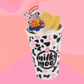 Milkshake feito com sorvete de baunilha, borda creme de avelã e batata Ruffles. #doces #sobremesas
