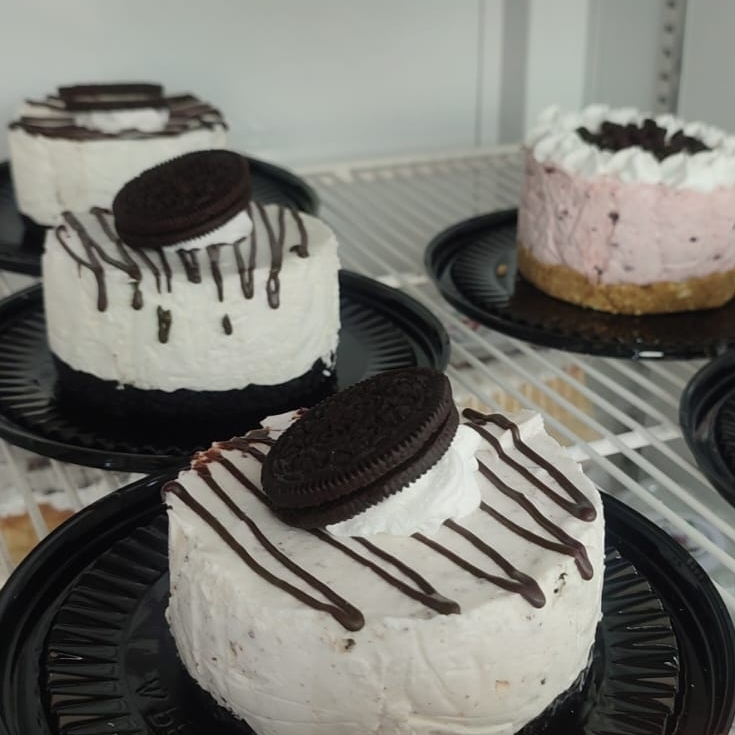 Cheesecake de oreo (queso crema con galleta oreo como base)