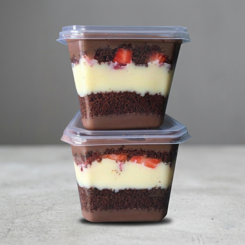 Bolo no pote molhadinho, recheio de ninho com brigadeiro