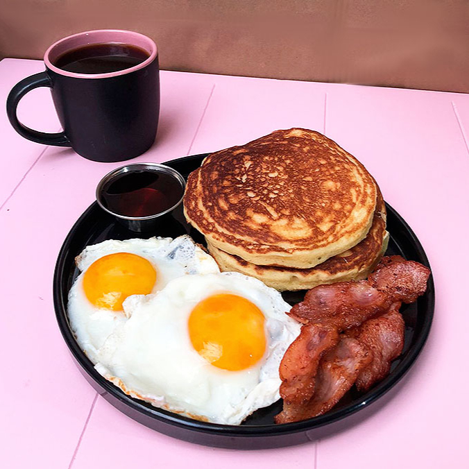 Hot Cakes Jumbo con Huevo y Tocino