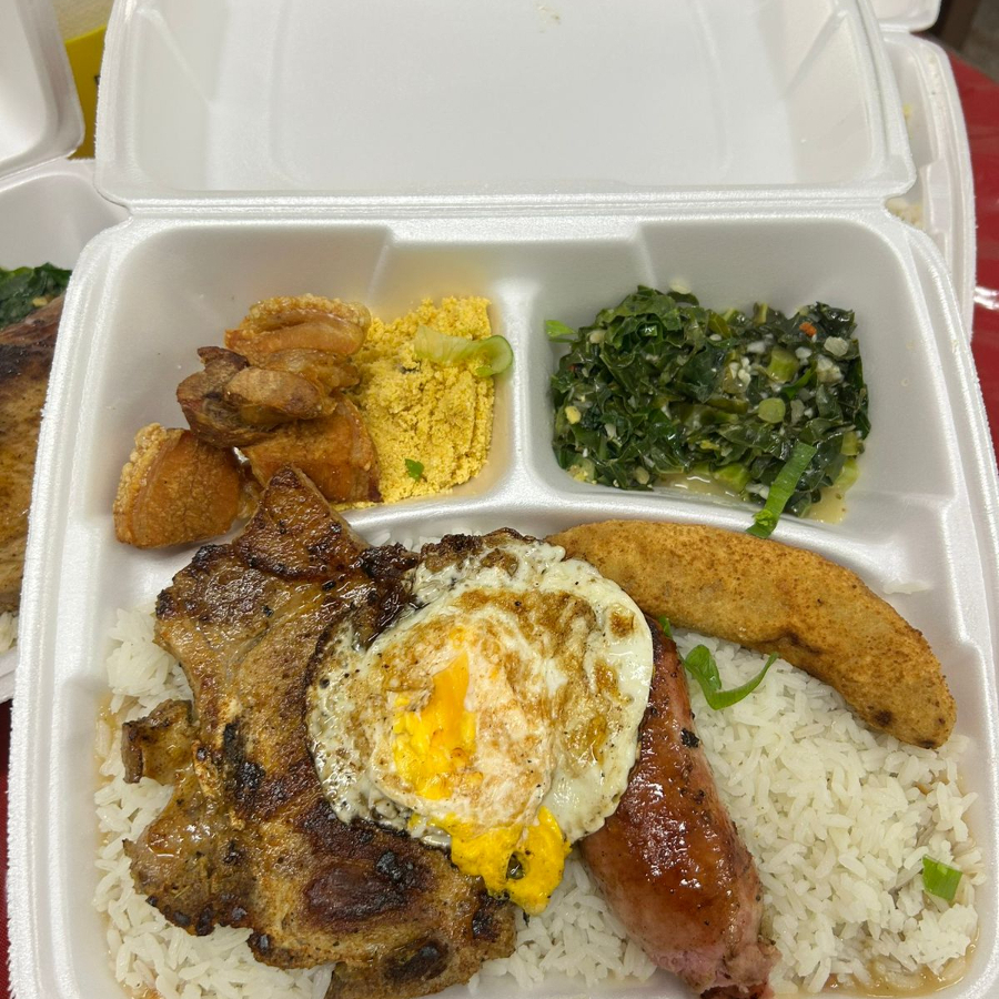 Deliciosa marmitex tradicional paulista, servida tradicionalmente as segundas feiras, Arroz, tutu de feijão, bisteca de porco, linguiça, ovo frito, couve cozida, banana à milanesa e torresminho. Nessa Promoção todos os itens vão na mesma marmitex