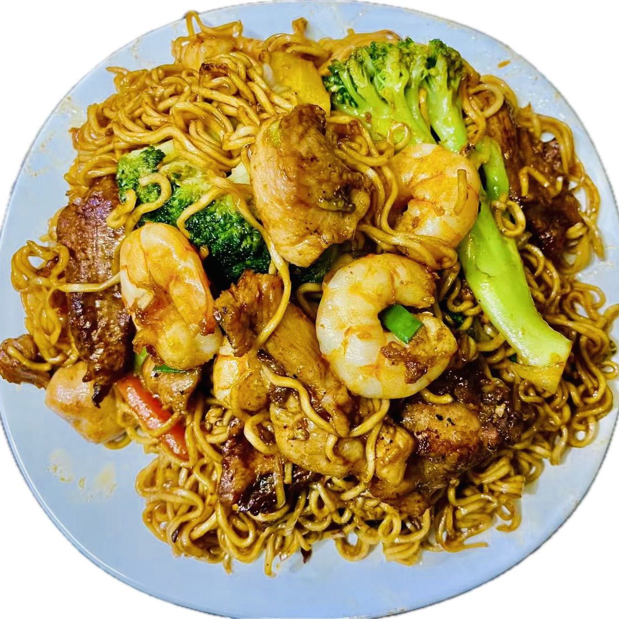 Fideo Chino con Res, Pollo y Camarón
