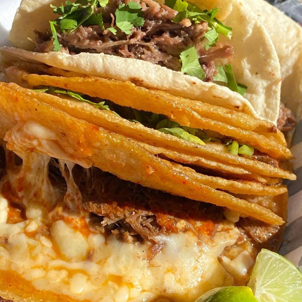 2 Quesabirrias de Maiz + 2 Tacos Barbacoa