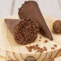 Casquinha de sorvete crocante banhada no chocolate e recheada com nosso brigadeiro cremoso e saboroso de chocolate 50%.
.
.
##tag
caldos , canjica , quente , entrega rápida , desconto , promoção , 0,99 , 0800 , off , cupom , barato , melhor preço , oferta , frete grátis , descontão , preço baixo , doces ,
bolos , brigadeiro , docinho , kit festa , aniversario , bolo no pote , chocolate , morango , sobremesa , nutella , copo da felicidade , brownie , confeitaria , doceria , gourmet , bombom , piscina , ganache , caseiro , vovó , bento cake , vulcão , red velvet , trufas , banoffe , pudim , doce de leite , pão de mel , oreo , ferrero , kit kat , tartelete , ninho , cupcake , afogadinho , bolo , cone , dois amores , cookie , torta de frango , catupiry , coxinha , salgado frito na hora , salgado , empada , lanche , maçã do amor , morango do amor.