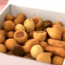 monte seu combo com suas escolhas entre os deliciosos salgados mini: coxinha, risoles, bolinha de queijo, quibe, Hamburguinho, enroldinho de vina, cubinho de calabresa todos fritos na hora.