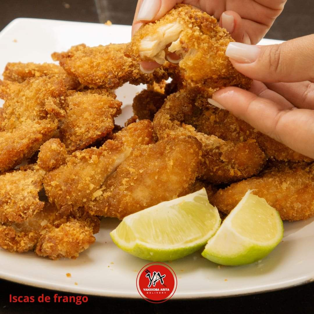 Isca de peito de frango a milanesa Empanada com farinha panco Tempero da casa maravilhoso Acompanha molho tonkatsu (sachê) Serve até 2 pessoas (aprox.700g)