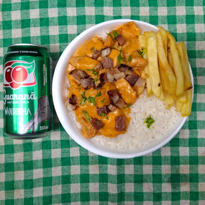 ESTROGONOFE DE FRANGO COM BACON MAIS REFRI GRATIS A SUA ESCOLHA