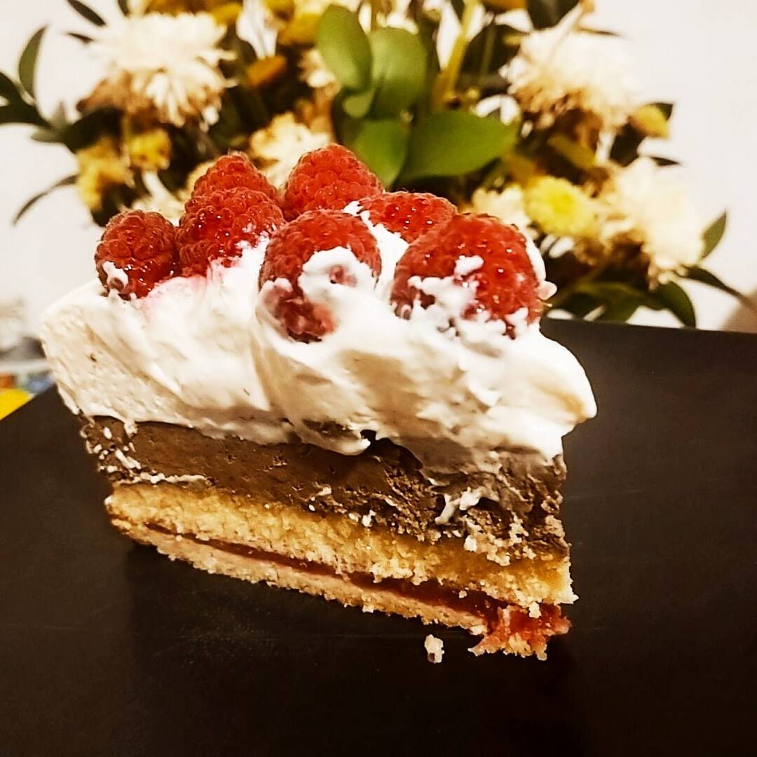 Tarta de Crema de Chocolate con Frambuesa