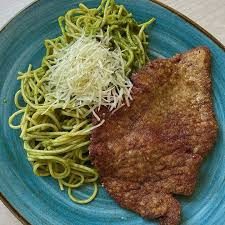 Spaghetti al Pesto con Bistec