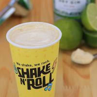 Desfrute de uma harmonia perfeita com sorvete de baunilha, borda de brigadeiro de Ninho caseiro, o autêntico suco de limão Taiti e Tanqueray London Dry Gin. Produto alcoólico. Proibido para menores de 18 anos.