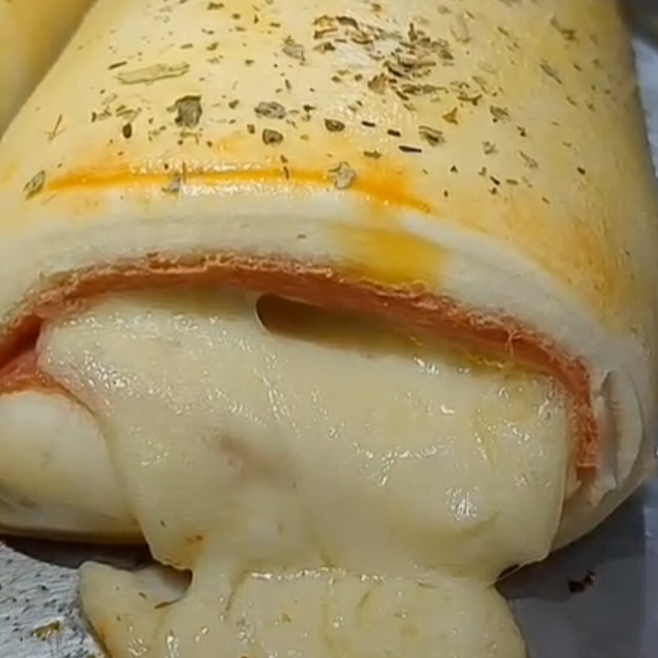 Massa super macia, queijo derretendo e presunto suculento… é de dar água na boca! 🤤🧀