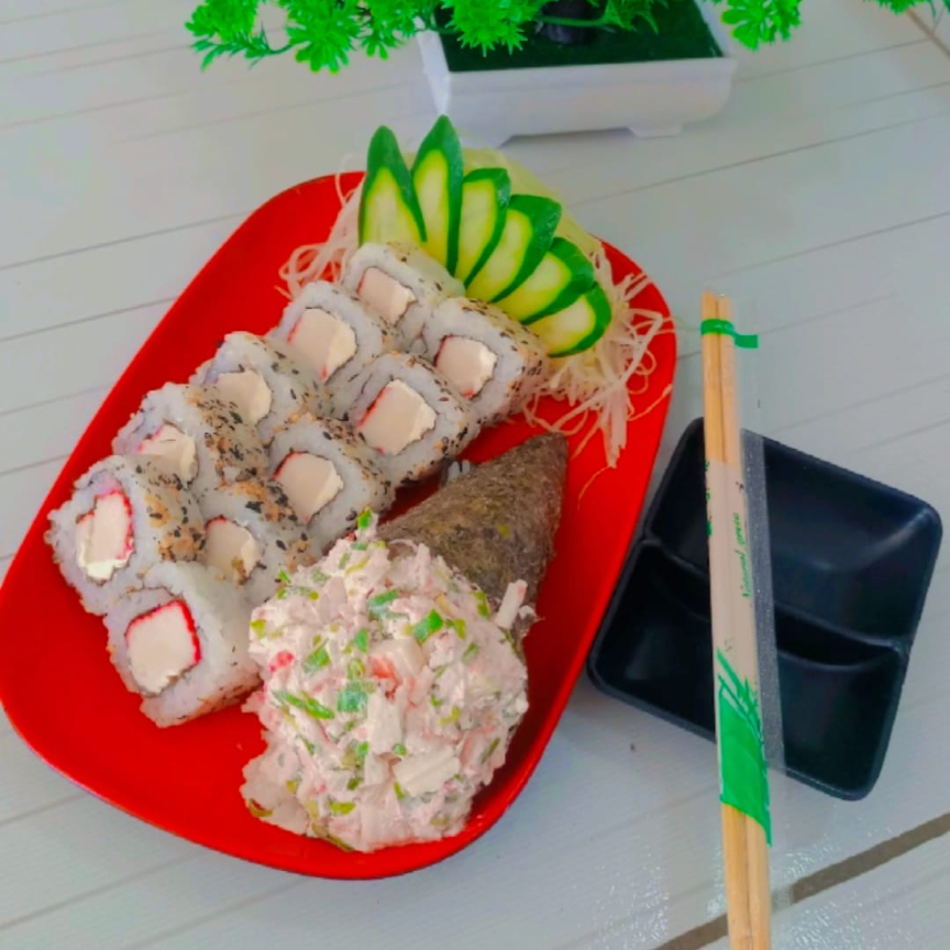 10 uramaki kani , um temaki de Kani