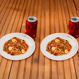 Crie 2 massas tradizionales do seu jeito e leve 2 refrigerantes para compartilhar por um preço especial.