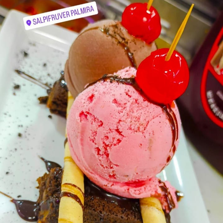 Brownie con 2 Bolas de Helado