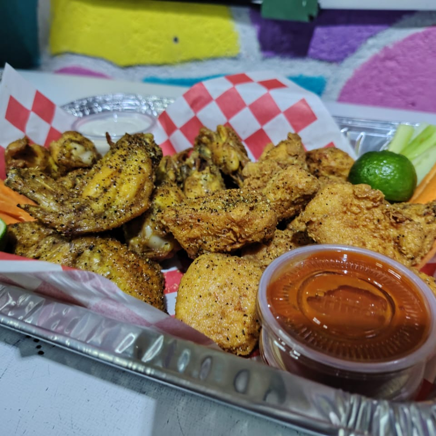 Charola de Alitas y Boneless