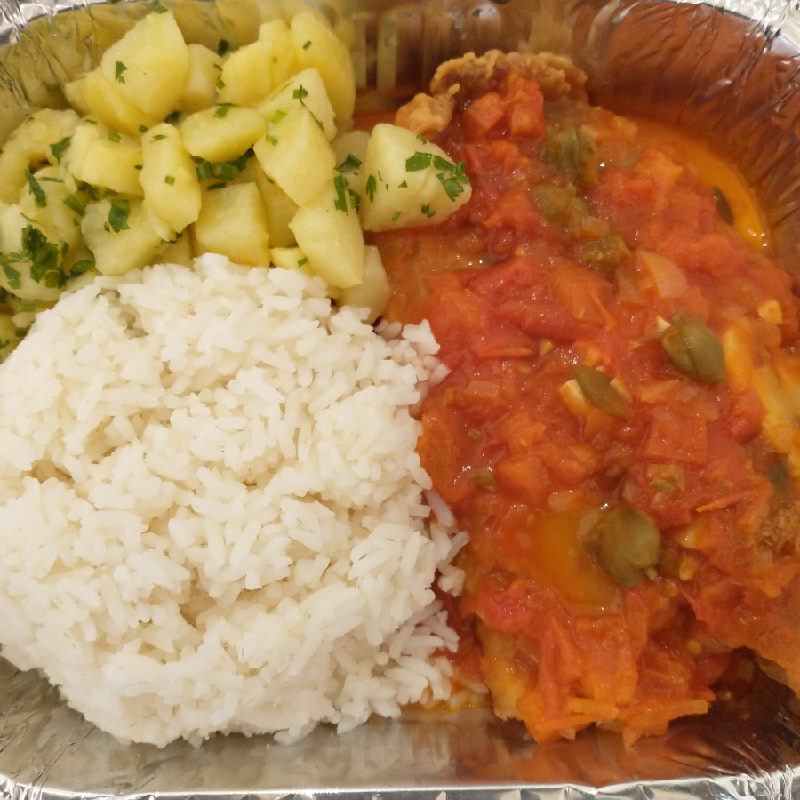 2 pessoas. Arroz e fritas
