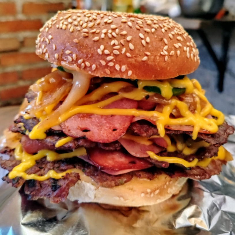 La de Medio Kilo! Burger Triple