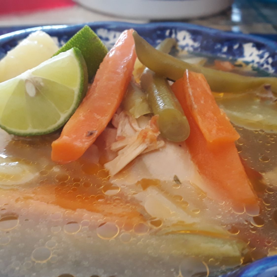 CALDO DE POLLO