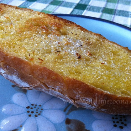 Molletes con mantequilla