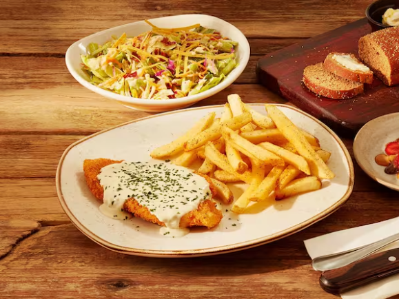 Crocância e sabor marcante em aproximadamente 150g de um suculento peito de frango empanado e finalizado com molho cremoso de gorgonzola. E o melhor: você escolhe o acompanhamento.