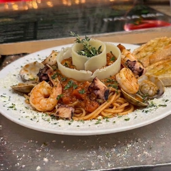 Pasta mariscos pomodoro