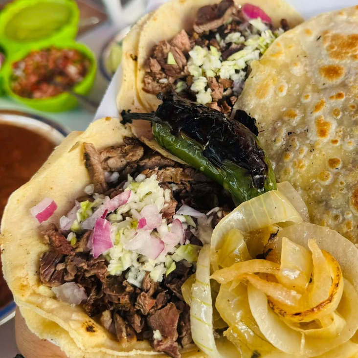 Quesadilla y Taco de Asada