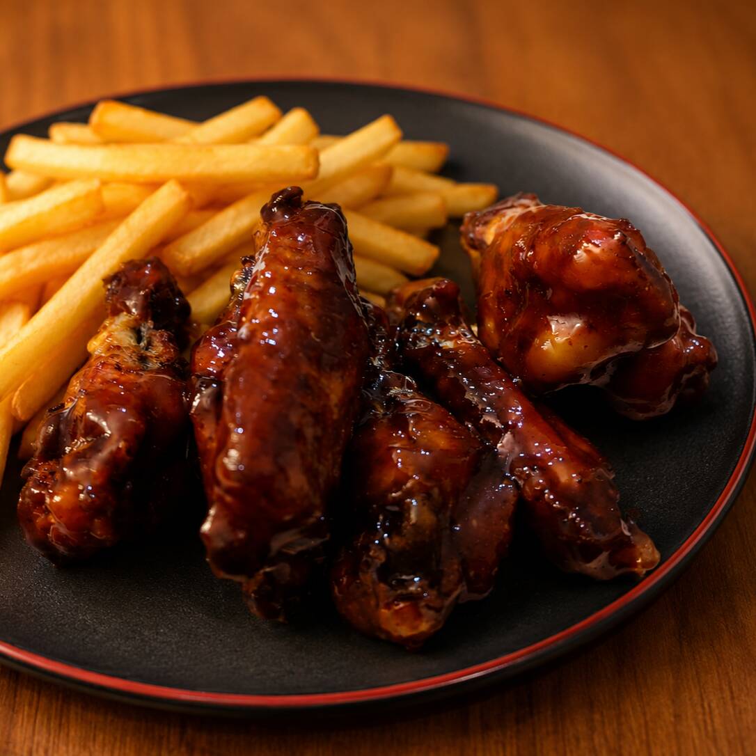 Combo Alitas BBQ - 12 Pzs + Papas 200 Grs + 2 Ref