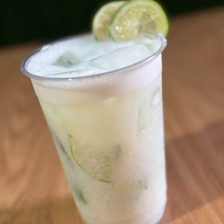 Limão cachaça leite condensado e gelo