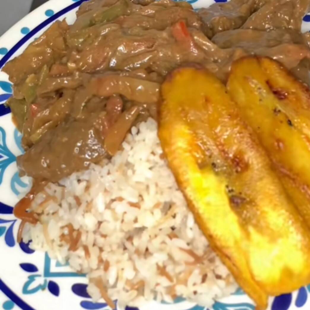 Arroz de Fideo con Hígado Encebollado