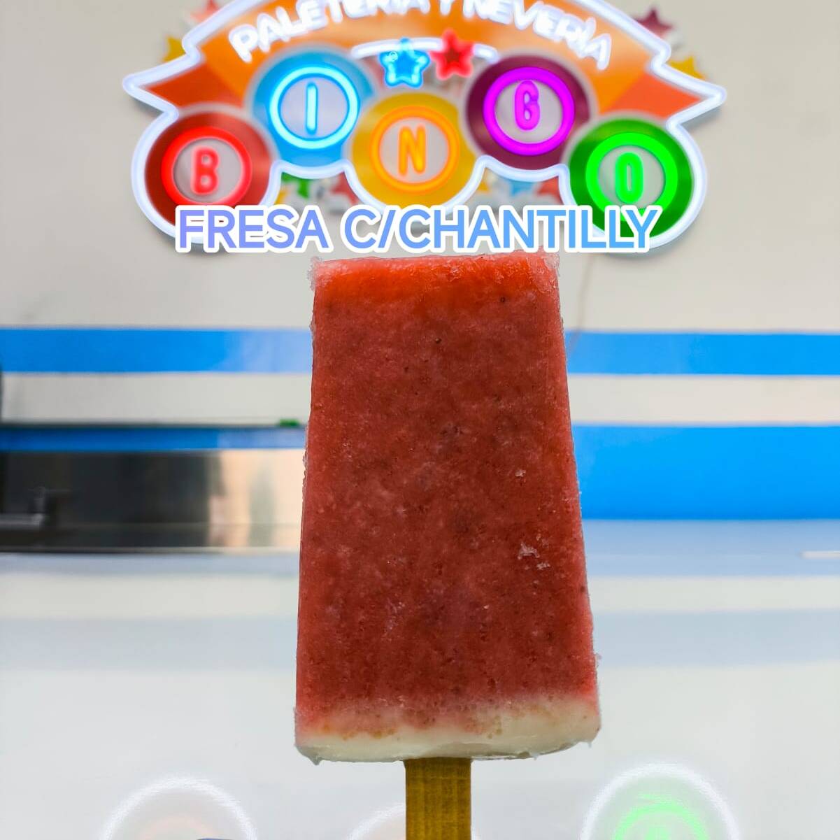 PALETA DE FRESA C/CHANTILLY