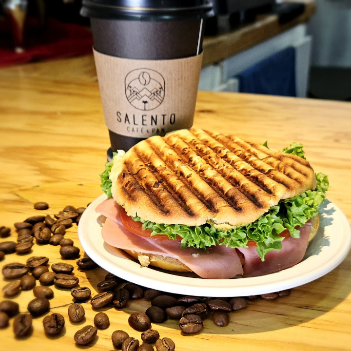 Café Caliente/Frio + Sandwich Salento
