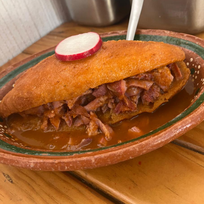 Torta Ahogada de Carnitas Surtido